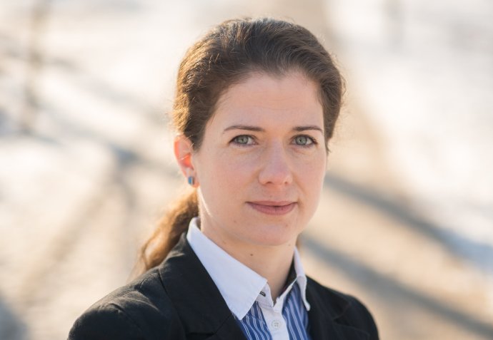 Barbara Havelková pochádza z Česka, ale žije vo Veľkej Británii. Vyštudovala právo na Univerzite Karlovej v Prahe, doktorandské štúdium robila na Oxforde, pôsobila aj na Univerzite v Cambridgei. Dlhodobo sa venuje právam žien, genderovej rovnosti, feminizmu a antidiskriminačnému právu. V minulosti pracovala ako stážistka aj pre Európsku komisiu. Foto – Jiří Hloušek