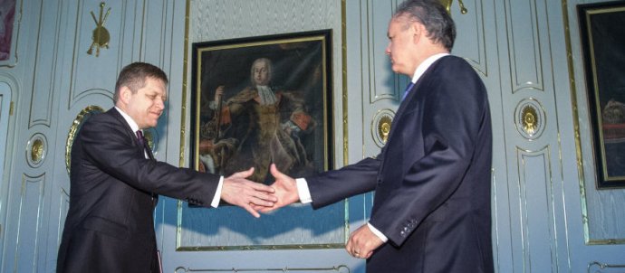 V prezidentskom paláci víta Kiska Fica. Mohlo to byť naopak. Foto N - Tomáš Benedikovič
