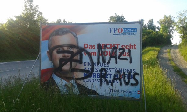 Antikampaň na volebnom pútači Norberta Hofera v Dolnom Rakúsku v máji 2016. Foto – Tomáš Lukačovský