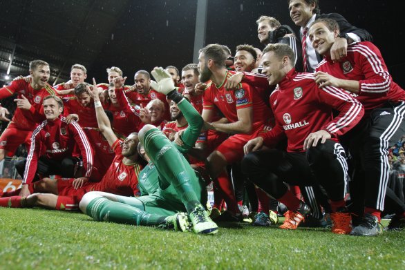 Futbalisti Walesu sa tešia na konci kvalifikačného zápasu B-skupiny o postup na EURO 2016 proti Bosne a Hercegovine 10. októbra 2015 v Zenici. Foto – TASR
