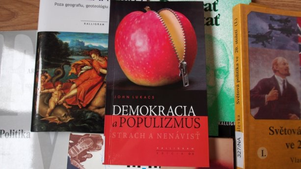 John Lukacs: Demokracia a populizmus: Strach a nenávisť