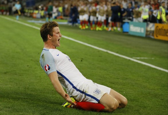 Eric Dier sa teší z gólu na 1:0 v zápase B-skupiny na majstrovstvách Európy medzi Anglickom a Ruskom. Foto - TASR