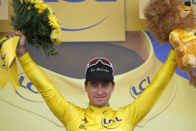 Peter Sagan v žltom drese lídra Tour de France 2016. Foto – AP