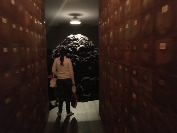 V&nbsp;Babom jare si museli ľahnúť na mŕtvoly, aby sa nimi stali. Teraz sa tam piknikuje a&nbsp;prechádza so psami