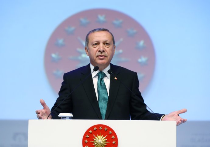 Erdogan je pri moci od roku 2003, odvtedy mu príliš zachutila moc. Foto – TASR/AP