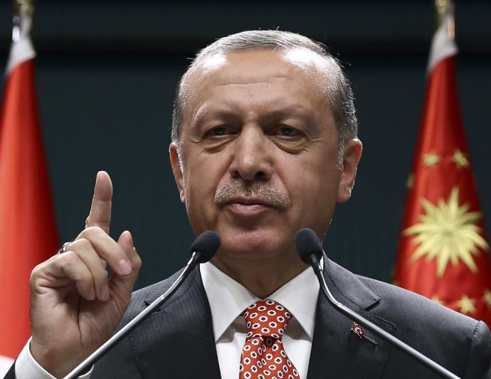 Erdogan sa zbavuje kritikov v médiách po neúspešnom prevrate ešte väčším tempom. FOTO - TASR/AP