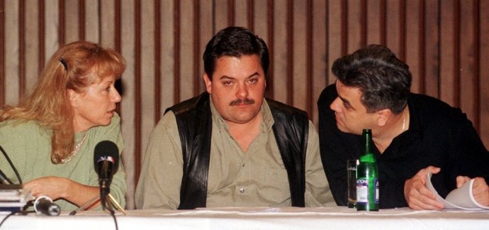 Marian Kočner (v strede) v roku 1998 v TV Markíza. Vľavo Sylvia Volzová, vpravo Štefan Agh. Foto – TASR