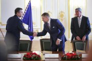 Sieť už nie je v koalícii. Smer, SNS a Most-Híd podpísali novú koaličnú zmluvu