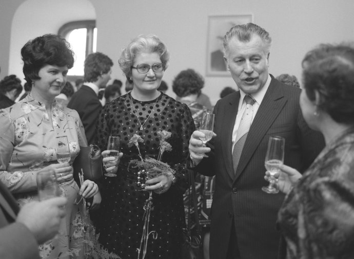 Na archívnej snímke zo 6. marca 1980 je Peter Colotka na stretnutí k oslavám MDŽ. Foto – TASR