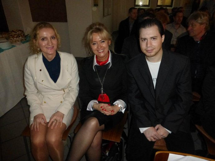 Lívia Šumichrastová, Renáta Kolenčíková a Daniel Hecht. Foto – Facebook Daniela Hechta