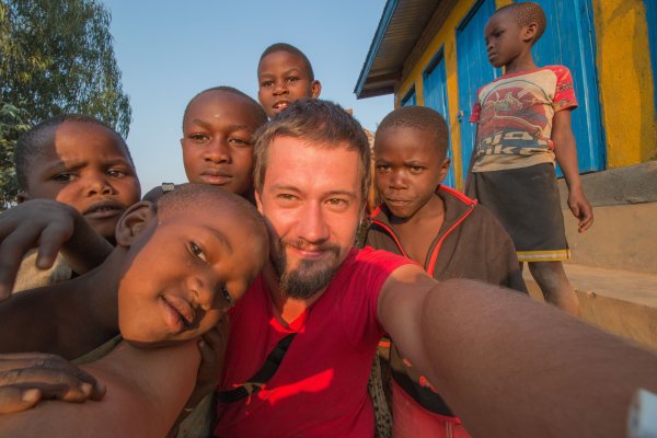 Upozornil na rúbanie pralesov pre palmový olej, bude nakrúcať 360-stupňové videá zo sveta