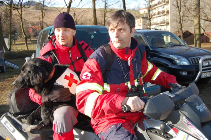 Igor Janckulík (vpravo) na štvorkolke Orava rescue system. Foto - TASR