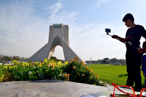 Teherán, veža Azadi. Foto - Miro Čevela