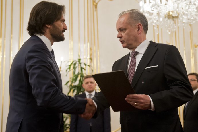 Andrej Kiska vymenoval v marci 2016 Roberta Kaliňáka za ministra. Foto – TASR