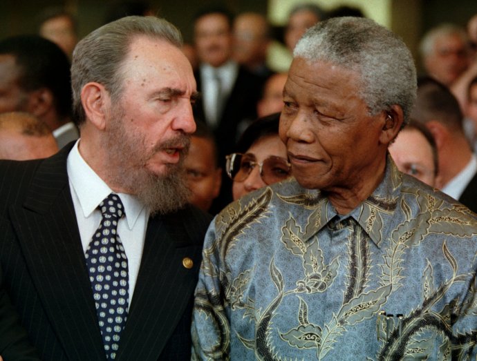 Castro s Nelsonom Mandelom. Foto - archív ap