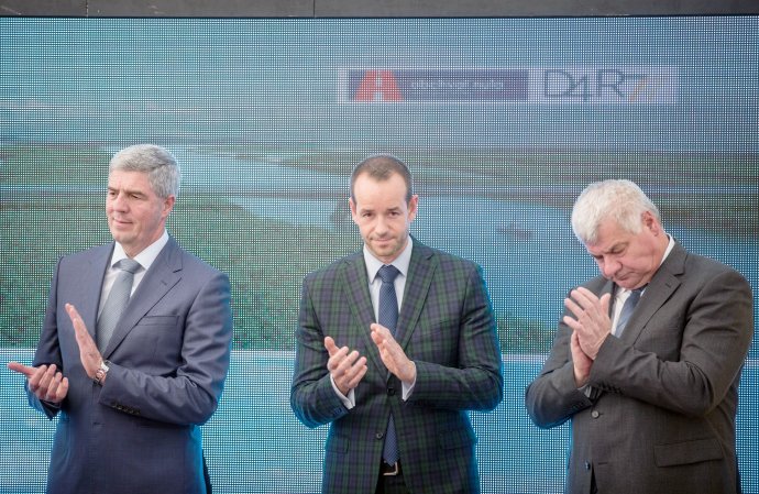 Viktor Stromček (uprostred) stál od začiatku pri investícii štátu do obchvatu Bratislavy za takmer 2 miliardy eur. Foto N – Tomáš Benedikovič
