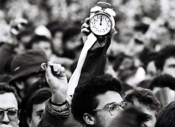 Podobne ako v&nbsp;Novembri, aj teraz sa hlási o&nbsp;slovo Zeitgeist, duch doby, lenže teraz hovorí jazykom nenávisti