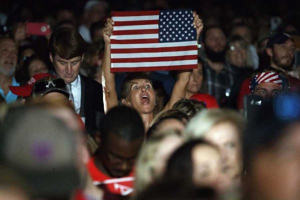 Vedci skúmali, ako presvedčiť Trumpovho (a Clintonovej) voliča