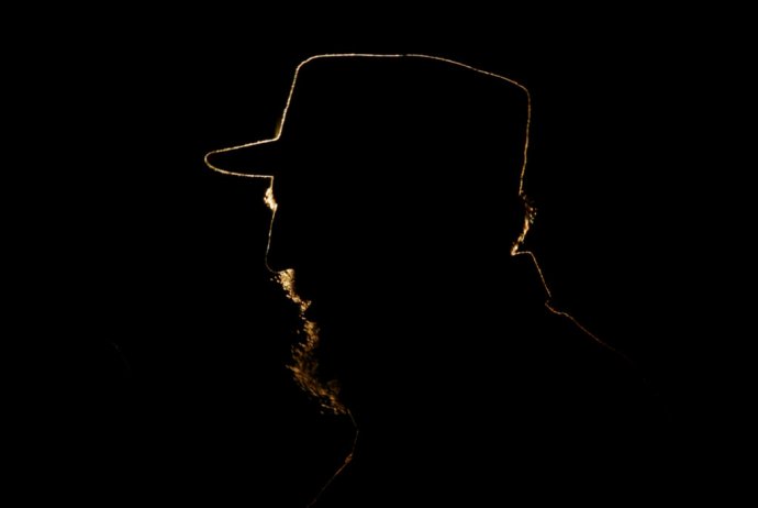 Fidel Castro, ktorý prežil desať amerických prezidentov, je pre slovenského premiéra symbolom odvahy. Na obete jeho režimu si nespomenul. FOTO - TASR/AP