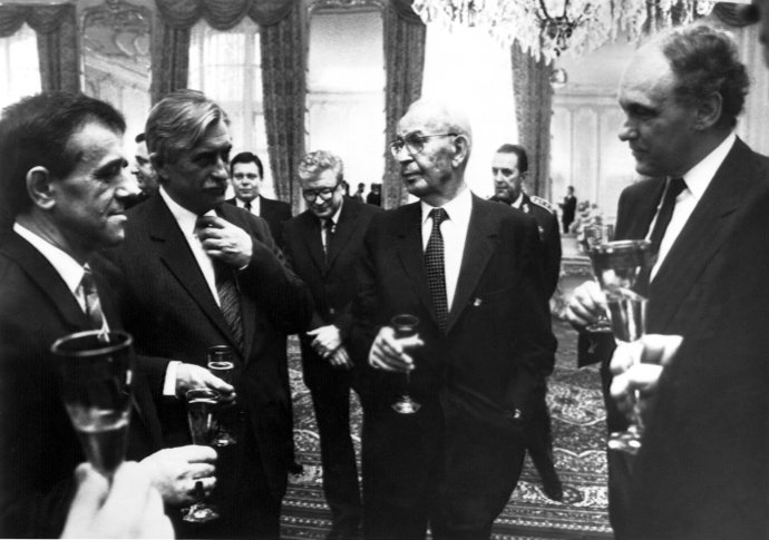 Prezident Gustáv Husák 10. decembra 1989 vymenoval vládu a v ten deň odstúpil. Foto - TASR