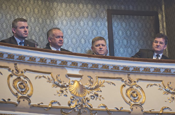 Peter Pellegrini, Andrej Kiska, Robert Fico a Miroslav Lajčák vo februári 2016 na galavečere k predstaveniu loga predsedníctva v Rade EÚ. Foto - TASR