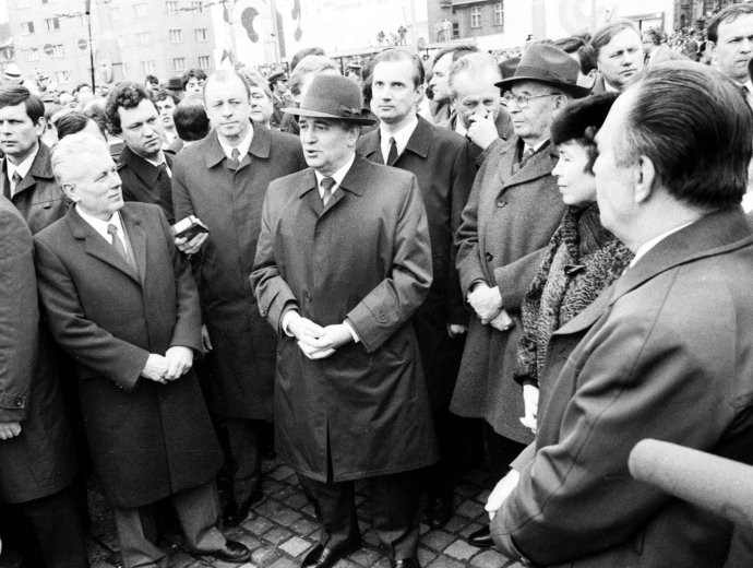 Gorbačov v Bratislave v roku 1987. Foto - TASR