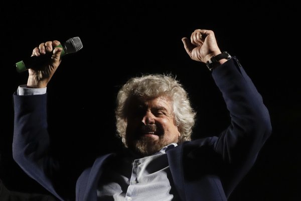 S komediantom Beppem Grillom nie sú žarty