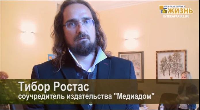 Tibor Eliot Rostas na záberoch z roku 2015, keď v Moskve oznamoval zámer založiť na Slovensku ďalšie alternatívne médiá