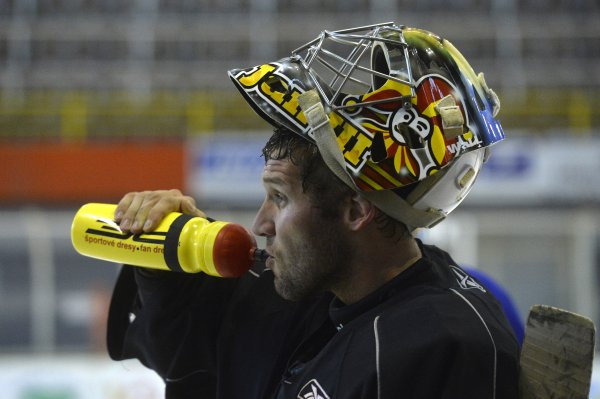 Do hlavy nie! Ako začali brankári používať prilby a&nbsp;masky