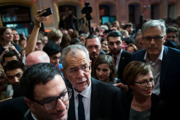 Alexander Van der Bellen medzi svojimi stúpencami. Foto N – Vladimír Šimíček