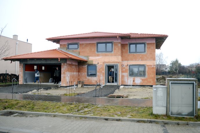Pohľad na rodinný dom na Krušpánovej ulici v Čunove. Foto - TASR/Štefan Puškáš