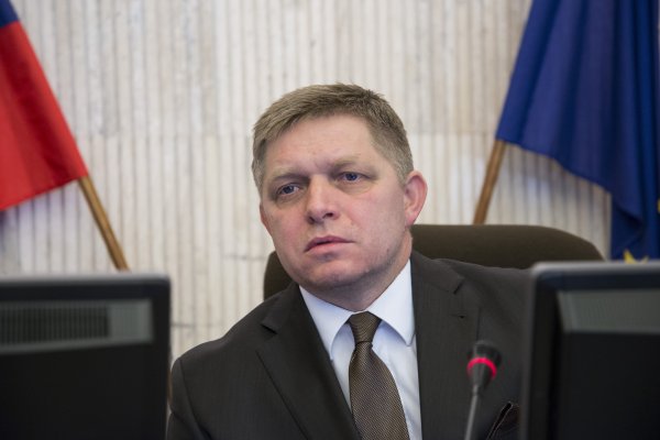 Elektrina firmám a&nbsp;obciam na strednom Slovensku nezdražie, Fico dohovoril šéfovi nezávislého úradu