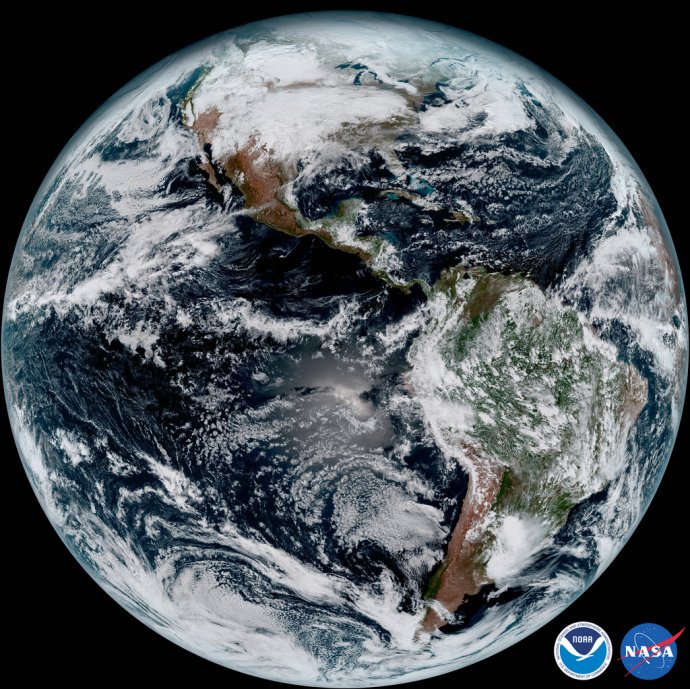 Pohľad na Zem v HD z 15. januára tohto roku. Foto - NOAA/NASA