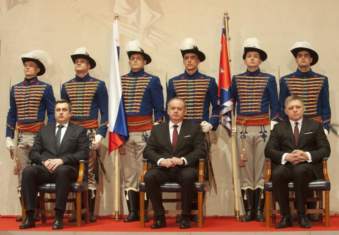 Prezident Kiska, premiér Fico (vpravo) a predseda parlamentu Danko na odovzdávaní štátnych vyznamenaní 20 osobnostiam v januári 2017. Foto – TASR