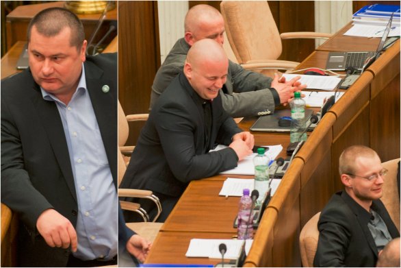 Kotlebovi poslanci mali zábavu z toho, že odznakmi porušujú nové pravidlá rokovania parlamentu. Foto – TASR