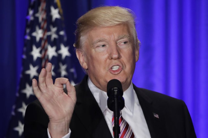 Trump aj po prvých sporoch tvrdí, že všetko ide hladko. Foto – TASR/AP