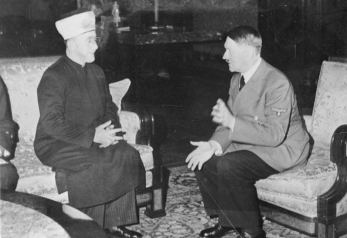 Veľký jeruzalemský mufti Al-Husajní na návšteve u Hitlera. Foto – archív