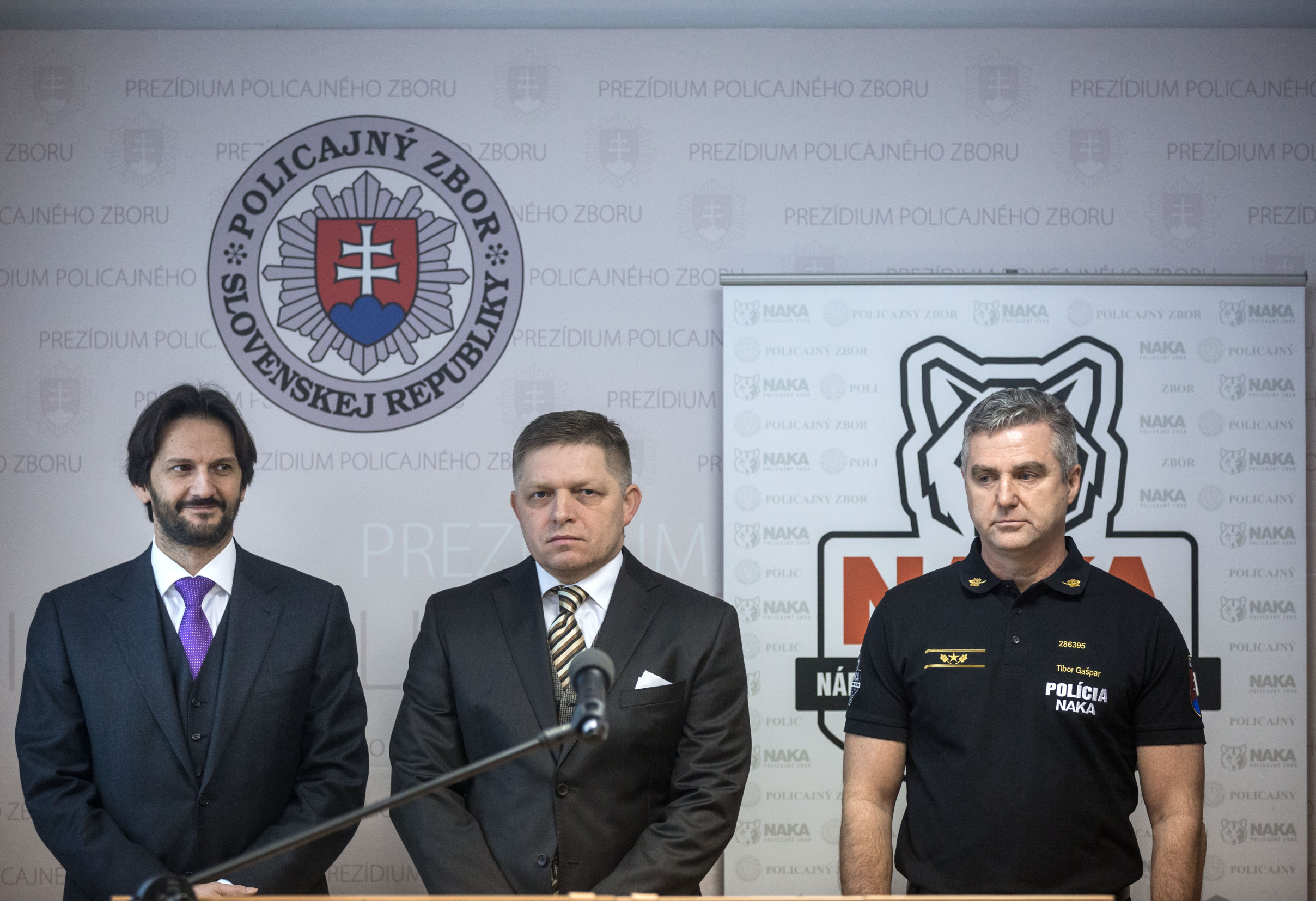 NAKA idú oklieštiť. Trúfla si aj na svojich zakladateľov, putá nasadila Kaliňákovi a&nbsp;Gašparovi