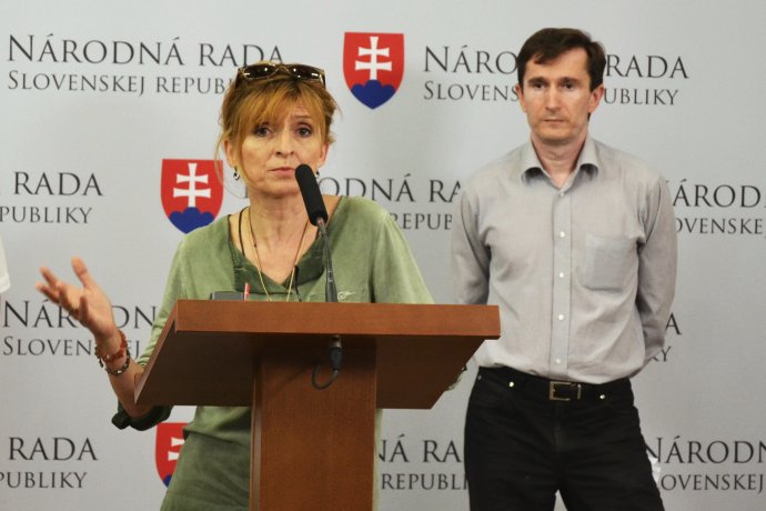 Viera Dubačová a Oto Žarnay. Foto – NRSR