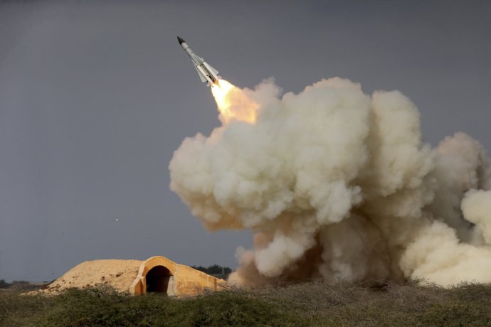 Iránske testy rakiet dlhého doletu S-200 vyprovokovali Trumpa do toho, čo chcel už dlhšie. Uvaliť na nich sankcie. Foto – TASR/AP