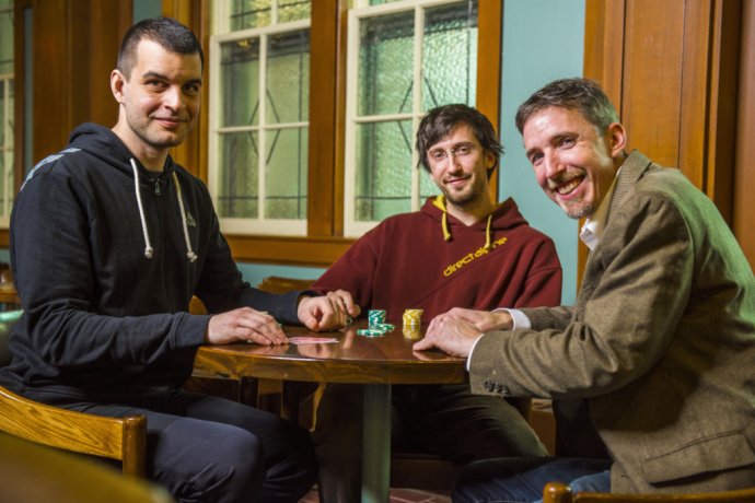 Zľava: Matej Moravčík, Martin Schmid a Michael Bowling. Foto – John Ulan/Albertská univerzita