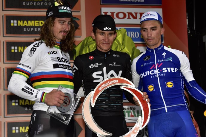 Sagan, Kwiatkowski a Alaphilippe na stupni víťazov po Miláno – San Remo. Foto – AP