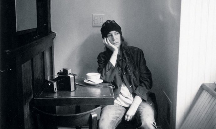 Patti Smith vo svojej obľúbenej kaviarni, kde rada píše.