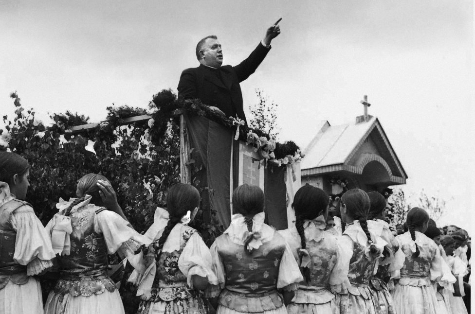 Cirkevno-národná manifestácia v Skalitom. 1941 © SNA, Bratislava – fond STK