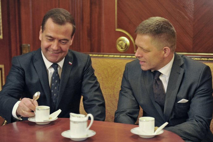 Slovenský premiér Robert Fico a ruský premiér Dmitrij Medvedev v Moskve 2. júna 2015. Foto – TASR