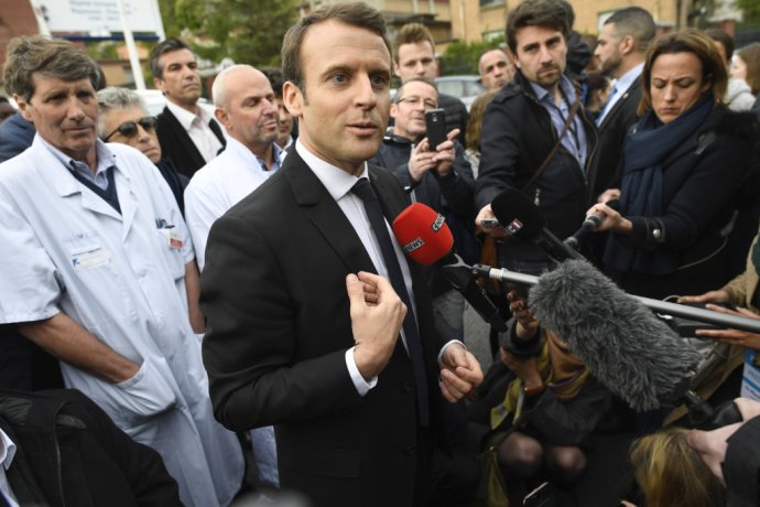 Francúzi v júni rozhodnú, akú bude mať ich nový prezident moc. Foto – TASR/AP