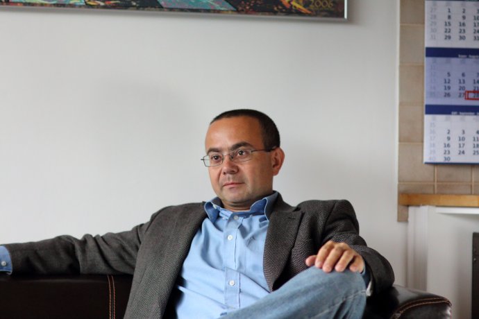 Michael Romancov (1969) Vyštudoval Pedagogickú fakultu Univerzity Karlovej v Prahe, neskôr aj politológiu a politickú geografiu. Pôsobí na Inštitúte politologických štúdií Fakulty sociálnych vied UK. Zaoberá sa predovšetkým politickou geografiou, geopolitikou a Ruskom. Foto – Antecom