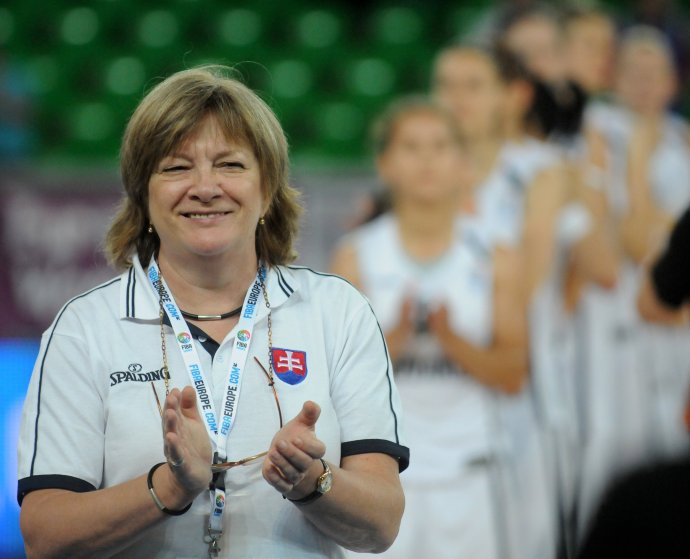 Natália Hejková v roku 2011 ako trénerka slovenskej reprezentácie. Foto - tasr/ap