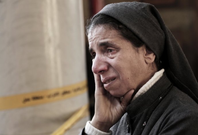 Egyptská koptka smúti po bombovom útoku na káhirský Kostol svätého Marka koncom minulého roka. Foto – AP