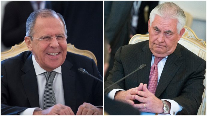 Sergej Lavrov a Rex Tillerson počas stretnutia v Moskve. Foto – TASR/AP